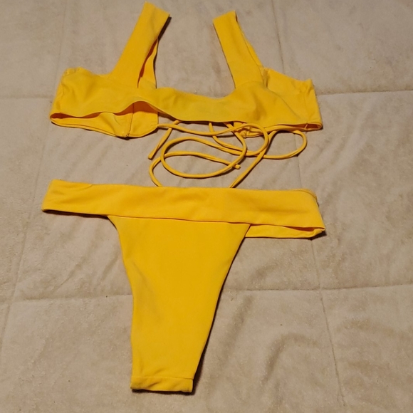 Bikini - Picture 2 of 2